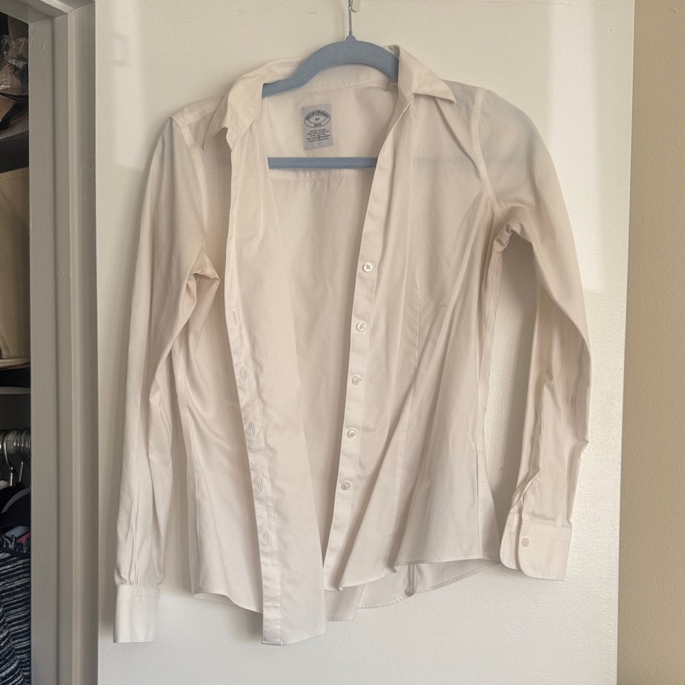 Brooks Brothers Oprah Fitted Non Iron White Button Down with V neck Front Size 4